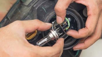 Πώς να αλλάξεις λάμπες μόνος σου:  Ένας πλήρης οδηγός